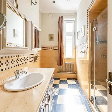 Grand Happy Hours Apartamento