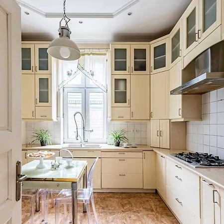 Grand Happy Hours Apartment *