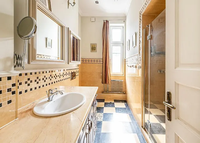 Grand Happy Hours Lägenhet